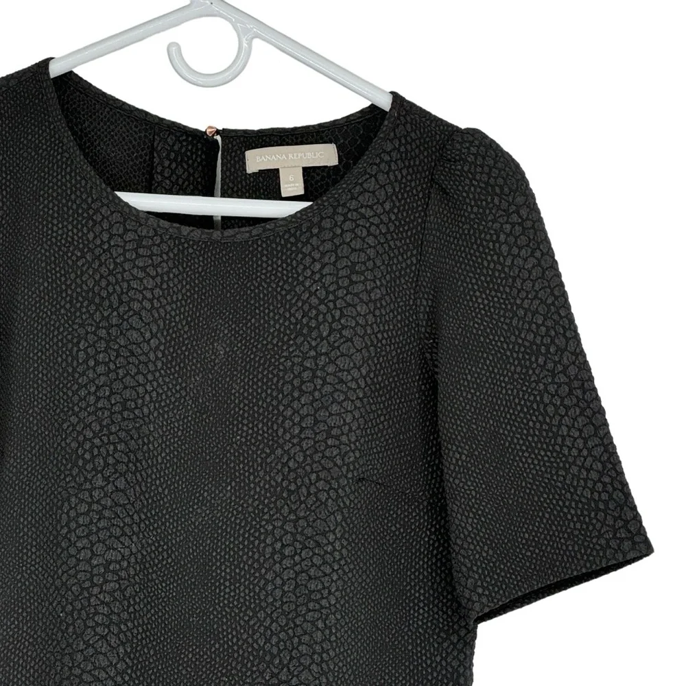 *Women’s Banana Republic Size 6 Black Textured Polyester/Elastane SS Top - Picture 4 of 8